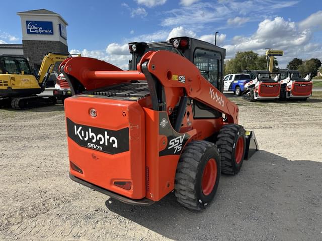 Image of Kubota SSV75 equipment image 2