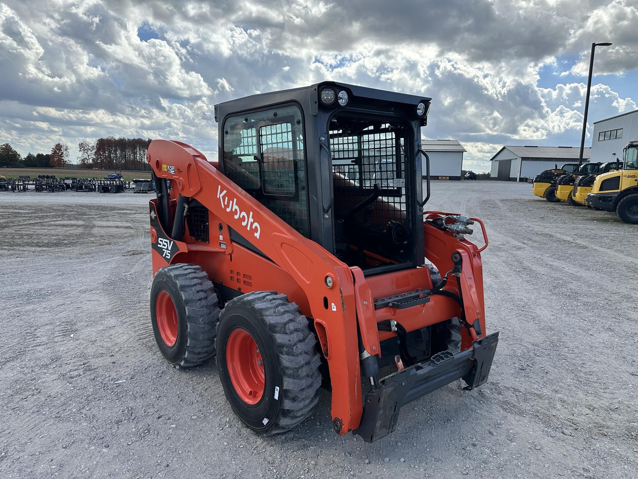 2020 Kubota SSV75 Equipment Image0