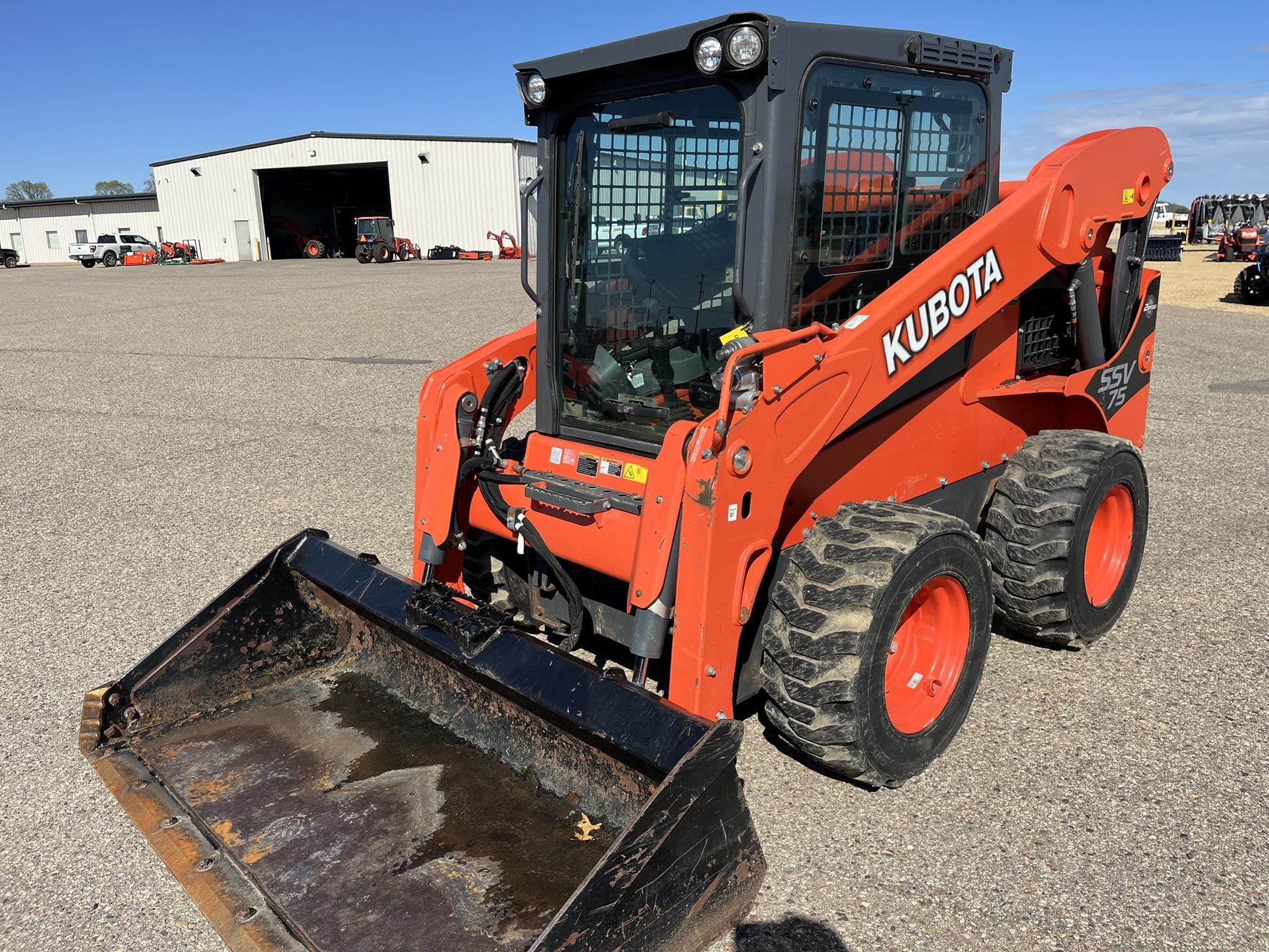 2020 Kubota SSV75 Equipment Image0