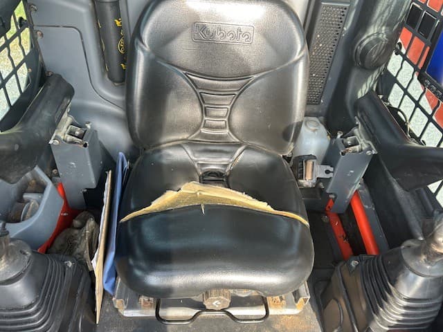 Image of Kubota SSV75 equipment image 4