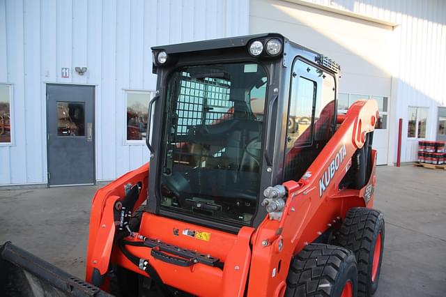 Image of Kubota SSV75 equipment image 2