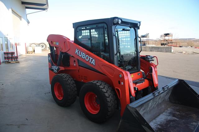 Image of Kubota SSV75 equipment image 4