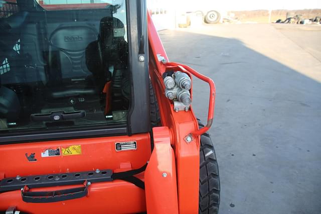 Image of Kubota SSV75 equipment image 3