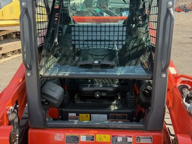 Image of Kubota SSV75HRC equipment image 4
