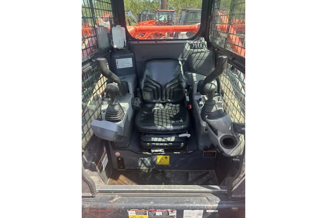 Image of Kubota SVL65-2 equipment image 4