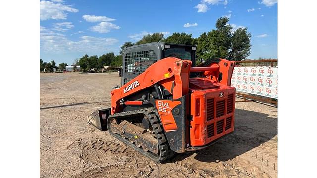 Image of Kubota SVL65-2 equipment image 3