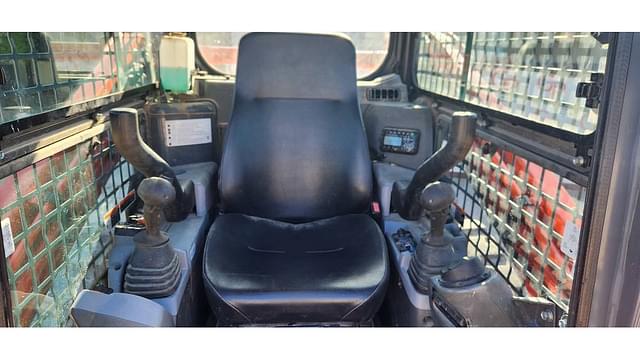 Image of Kubota SVL75 equipment image 4