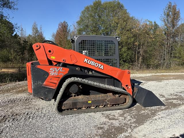 Image of Kubota SVL95-2 equipment image 2