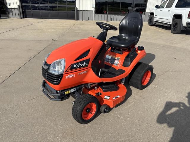 Image of Kubota T2090 equipment image 1