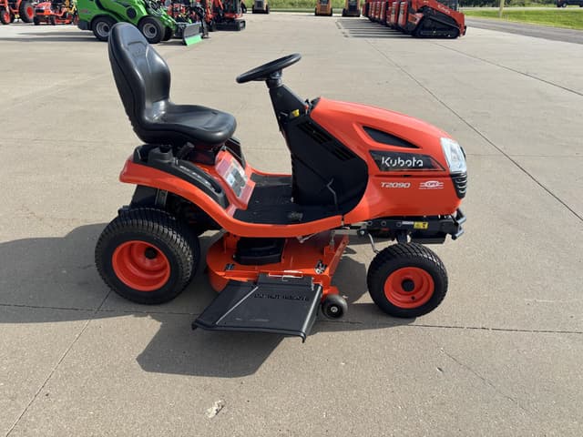 Image of Kubota T2090 equipment image 4
