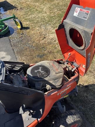 Image of Kubota T2290 equipment image 2