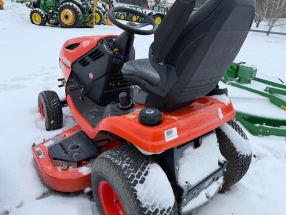 Image of Kubota T2290 equipment image 4