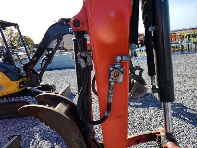 Image of Kubota U35-4 equipment image 4