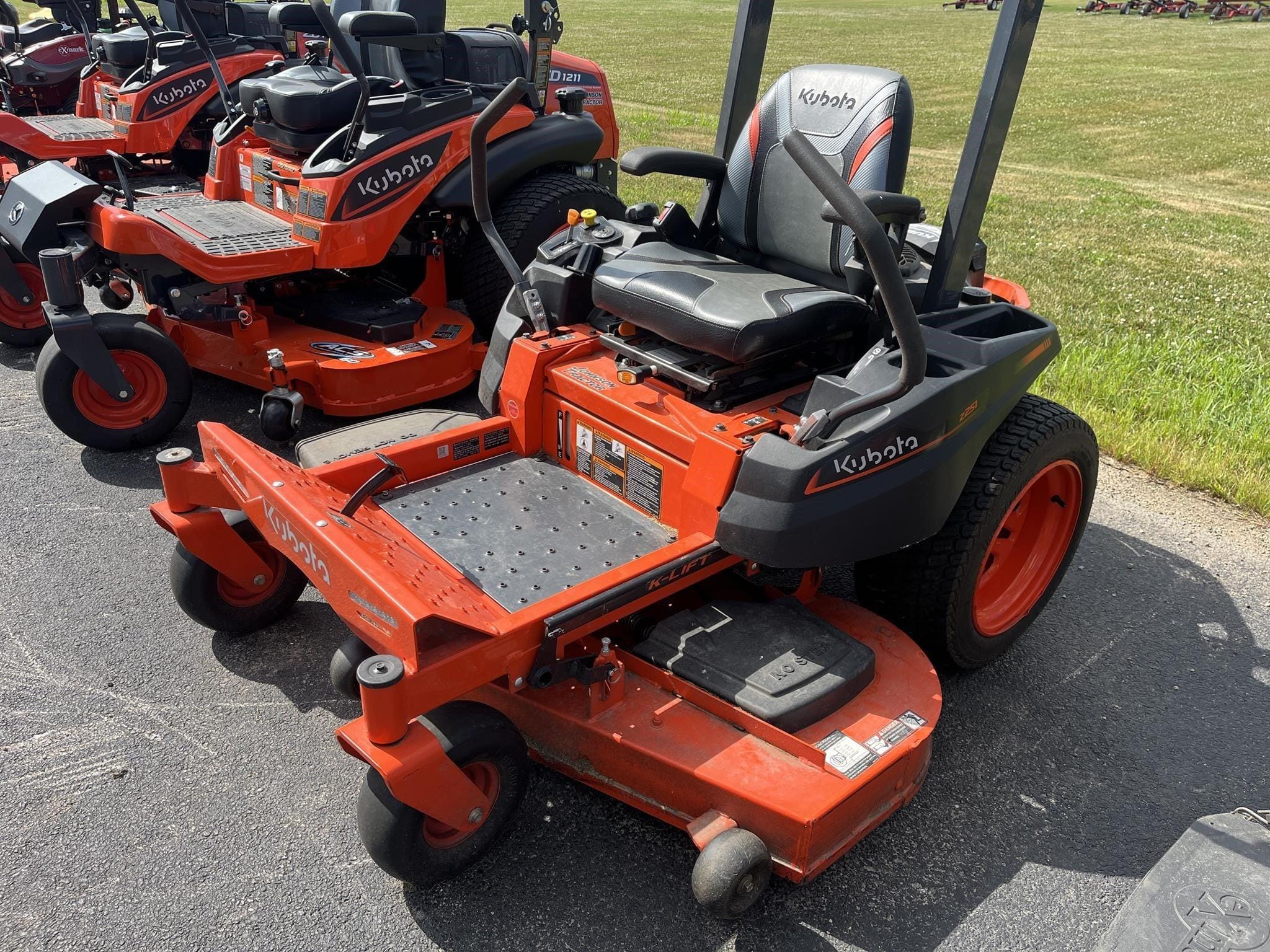 2020 Kubota Z251 Equipment Image0
