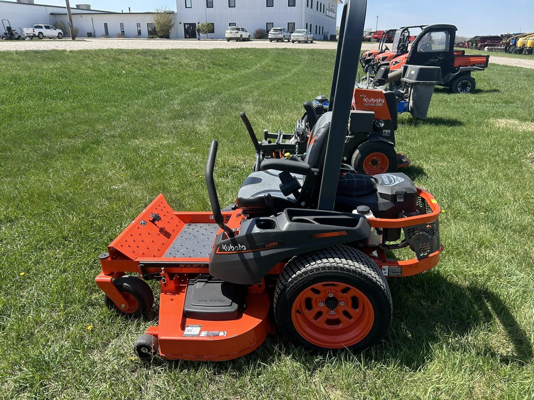 2020 Kubota Z251 Equipment Image0