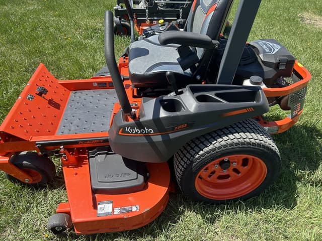 Image of Kubota Z251 equipment image 1