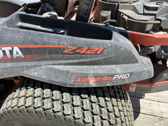 Image of Kubota Z421KWT equipment image 3