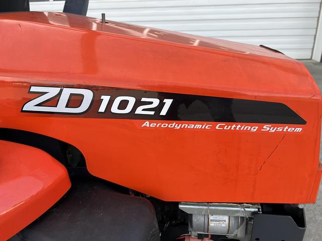 Image of Kubota ZD1021 equipment image 4