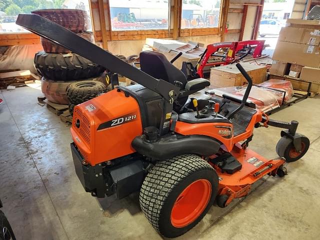 Image of Kubota ZD1211 equipment image 4