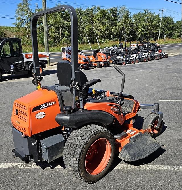 Image of Kubota ZD1211 equipment image 4