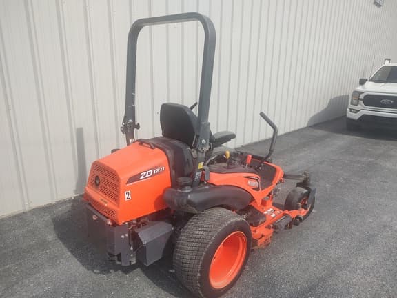 Image of Kubota ZD1211 equipment image 2