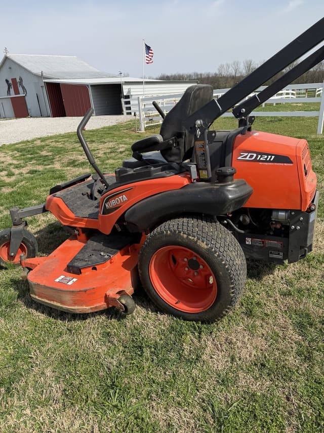 Image of Kubota ZD1211 equipment image 2