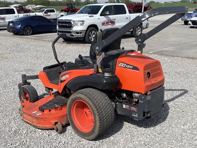 Image of Kubota ZD1211L equipment image 4