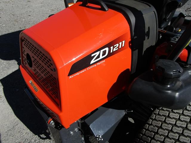 Image of Kubota ZD1211 equipment image 3