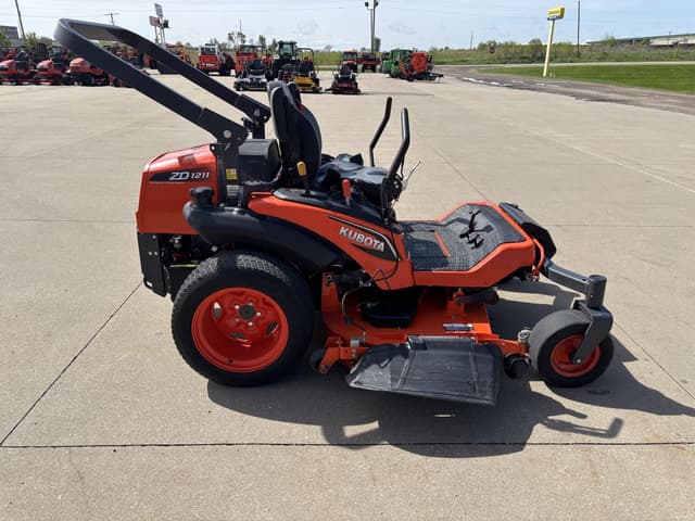Image of Kubota ZD1211L equipment image 4
