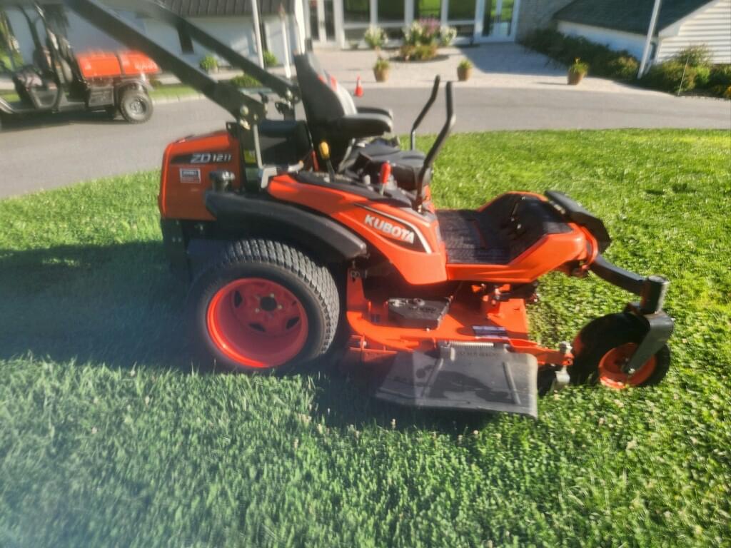 Image of Kubota ZD1211L Image 1