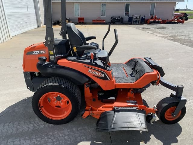Image of Kubota ZD1211L-3-72 equipment image 4