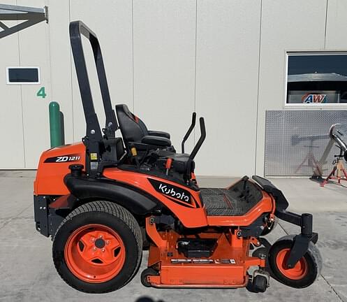 Image of Kubota ZD1211 equipment image 1