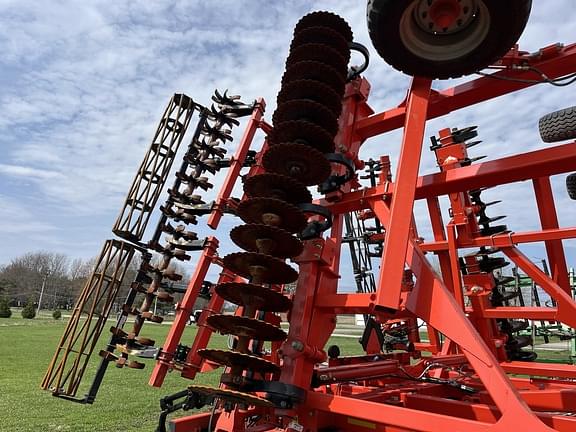 Image of Kuhn Krause Excelerator 8005 equipment image 1