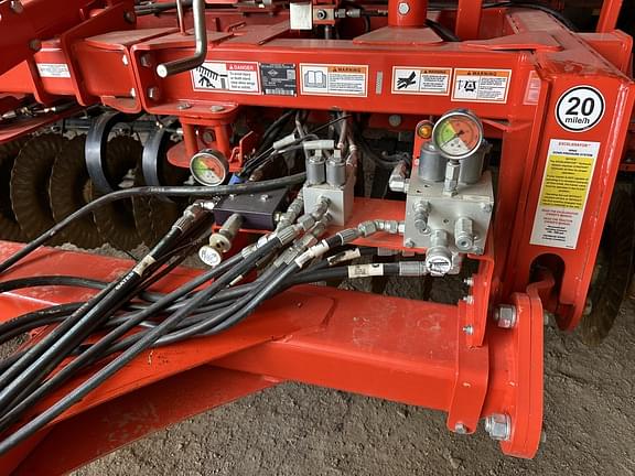 Image of Kuhn Krause Excelerator XT 8010 equipment image 1