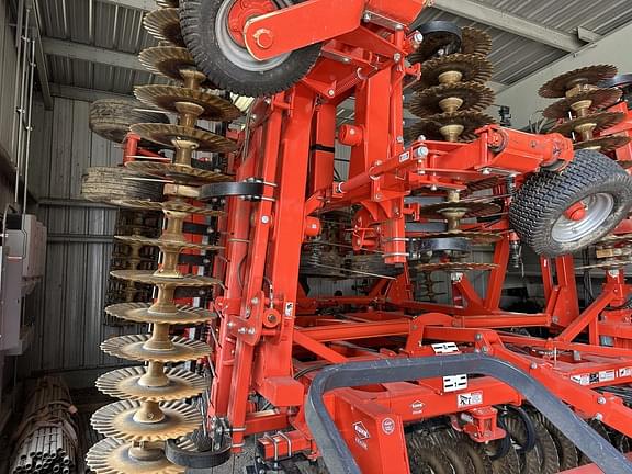Image of Kuhn Krause Excelerator XT 8010 equipment image 4