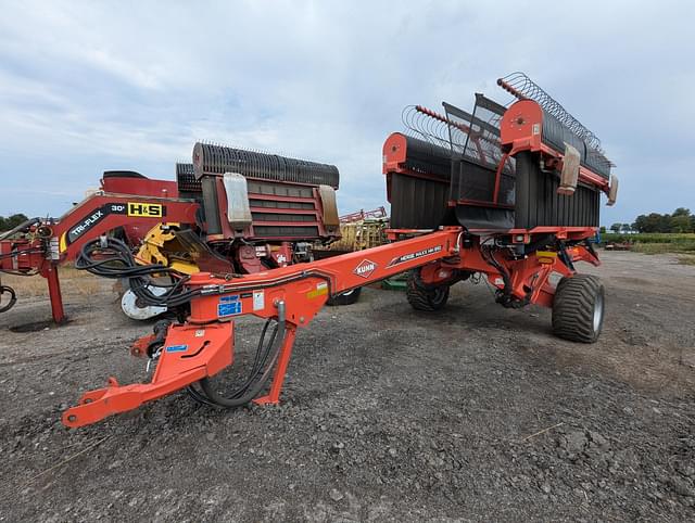 Image of Kuhn Merge-Maxx MM890 equipment image 1