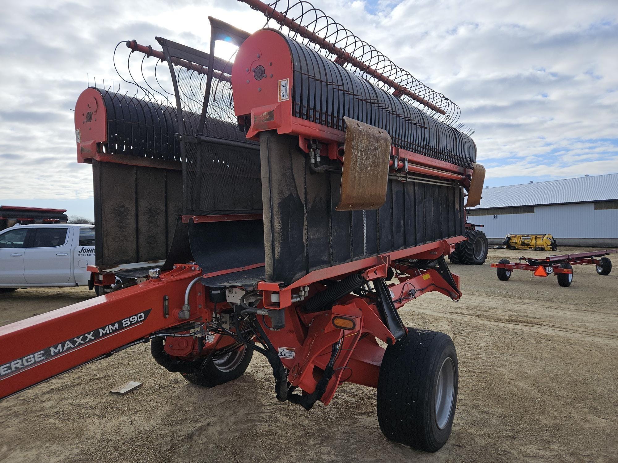 2020 Kuhn Merge-Maxx MM890 Equipment Image0