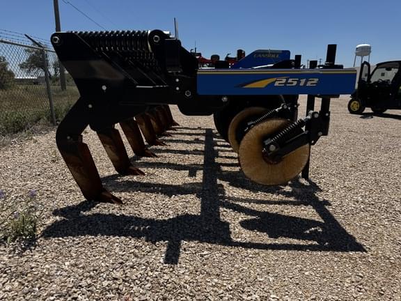 Image of Landoll 2512 equipment image 3