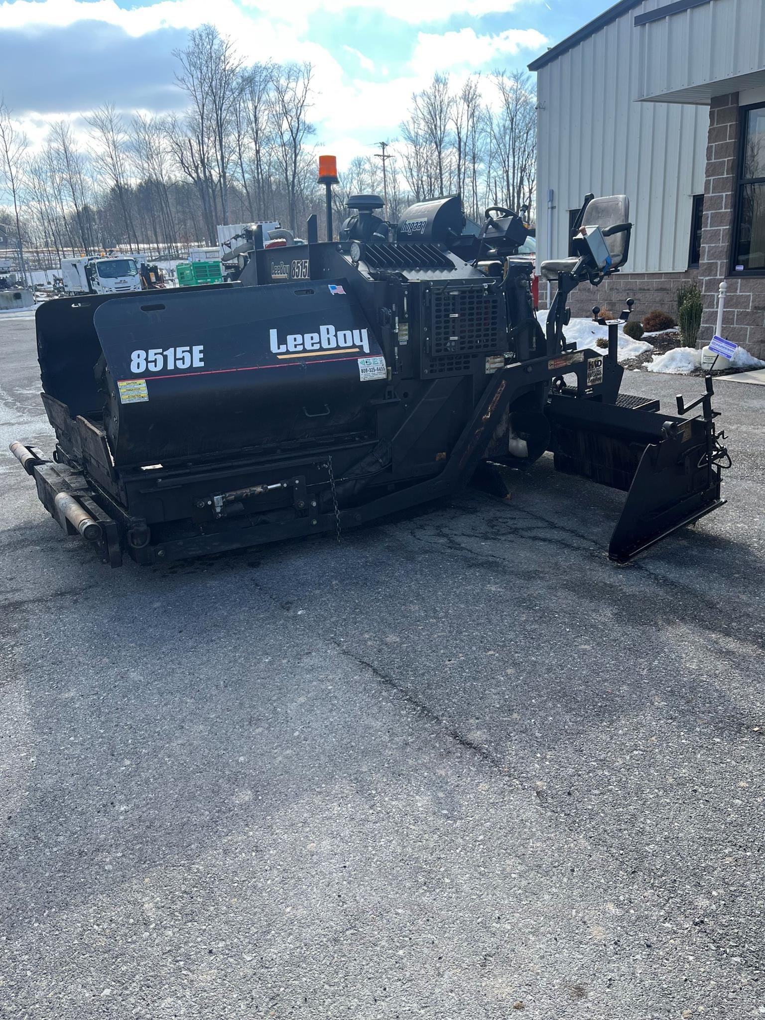 2020 LeeBoy 8515E Equipment Image0