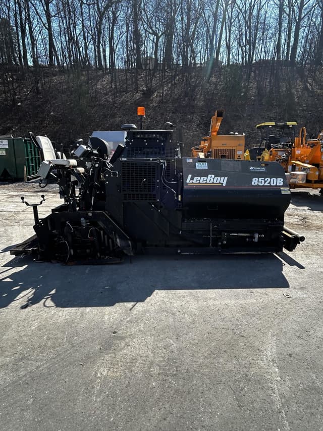 Image of LeeBoy 8520B equipment image 2