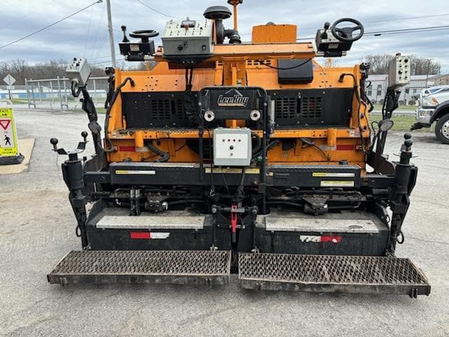 Image of LeeBoy 8520B equipment image 2