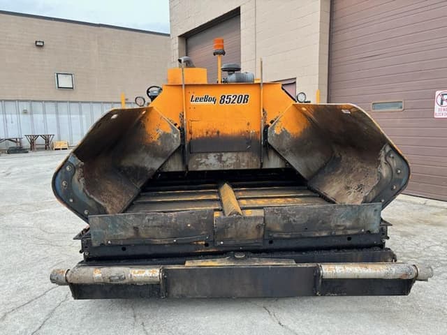 Image of LeeBoy 8520B equipment image 4