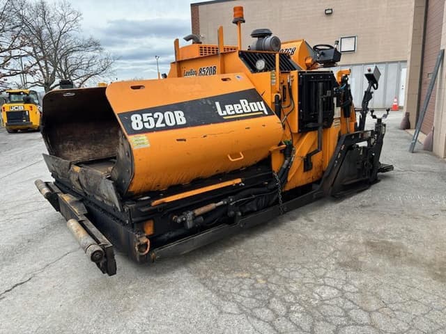 Image of LeeBoy 8520B equipment image 3