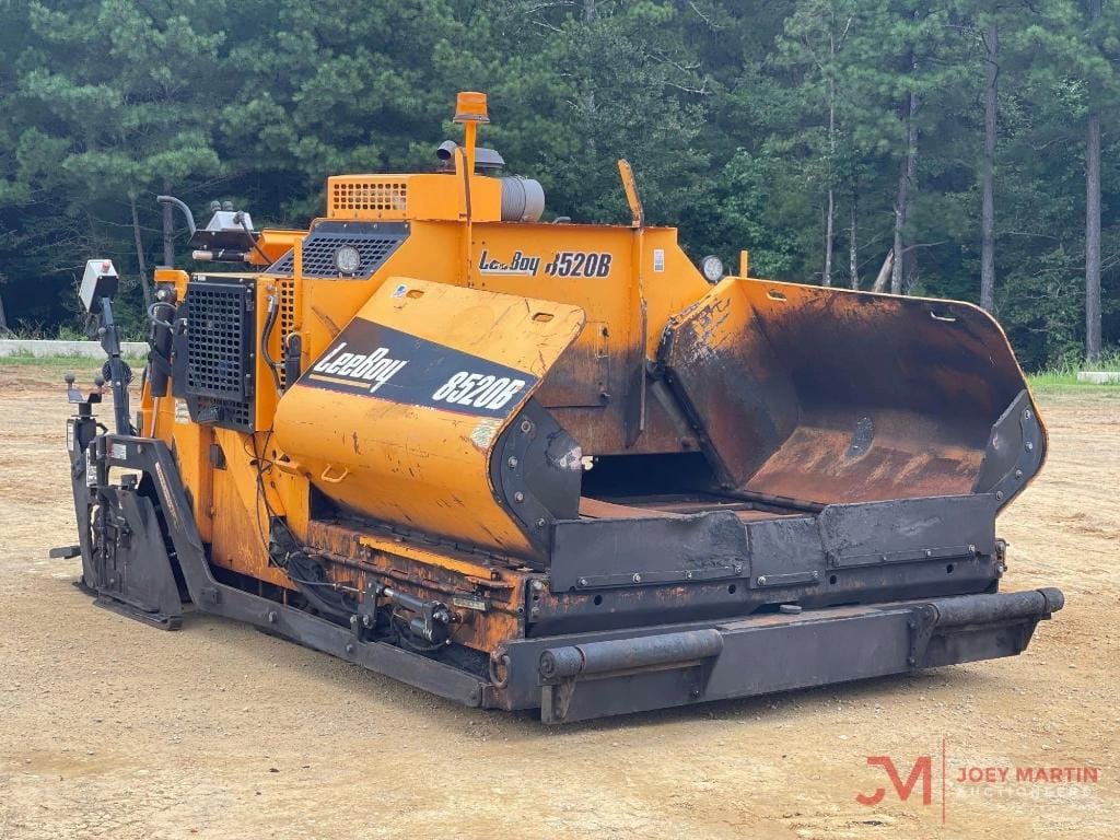 2020 LeeBoy 8520B Equipment Image0