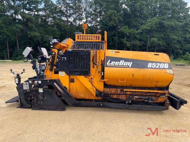 Image of LeeBoy 8520B equipment image 1