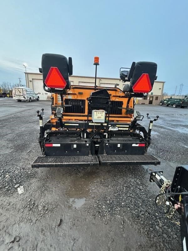 Image of LeeBoy 8530 equipment image 3