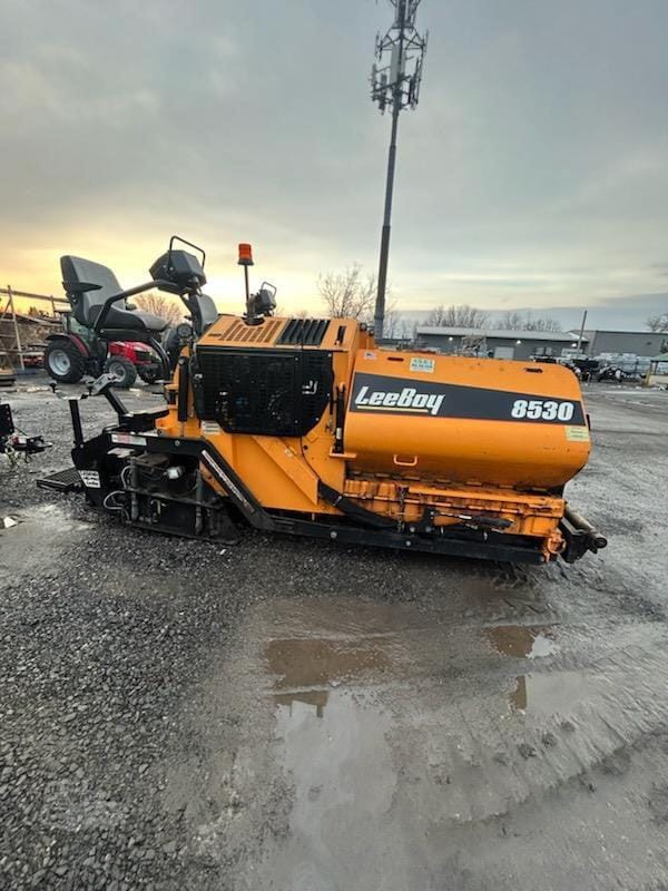 2020 LeeBoy 8530 Equipment Image0