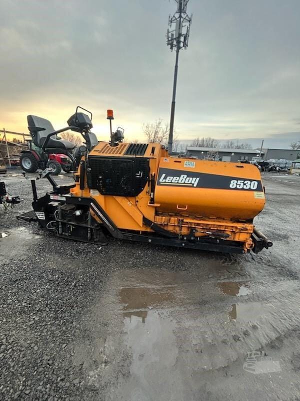 2020 LeeBoy 8530 Equipment Image0