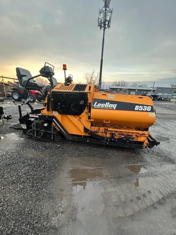 2020 LeeBoy 8530 Equipment Image0