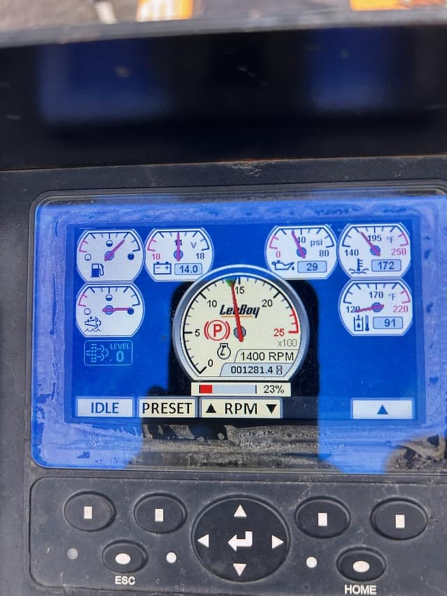 Image of LeeBoy 8530 equipment image 4